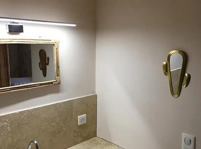 La Chartreuse Bed & Breakfast *